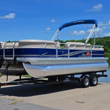 2014 Sun Tracker party barge 22 dlx