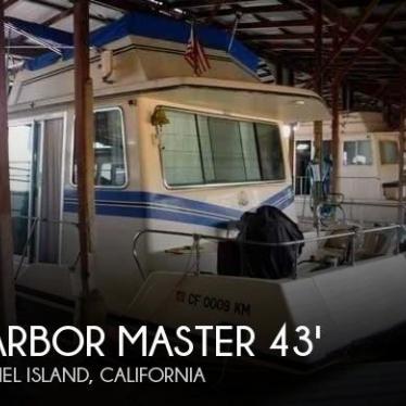 1990 Harbor Master 43 houseboat