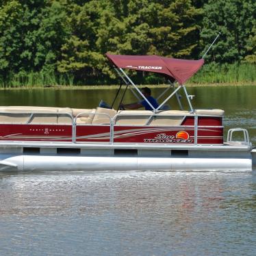 2012 Sun Tracker party barge 22 dlx