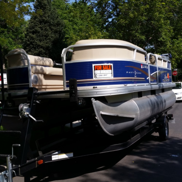 2013 Sun Tracker party barge 18 dlx