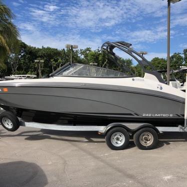 2016 Wellcraft 242 limited s