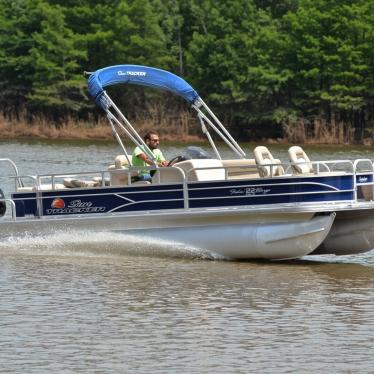 2016 Sun Tracker fishin barge 22 dlx