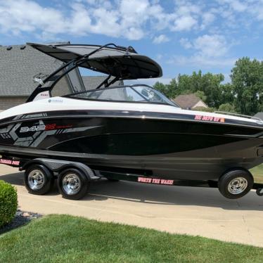 2017 Yamaha 242x e series wake boat. excellent condition.