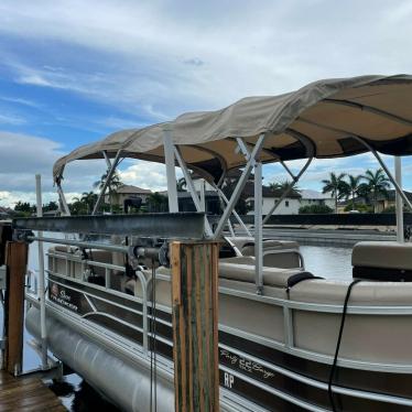 2018 Sun Tracker party barge 22 dlx