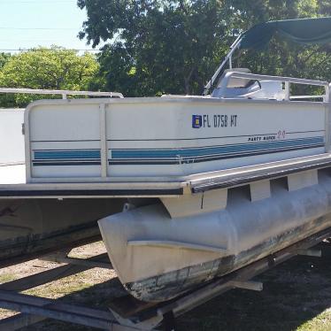 1993 Sun Tracker party barge pontoon boat