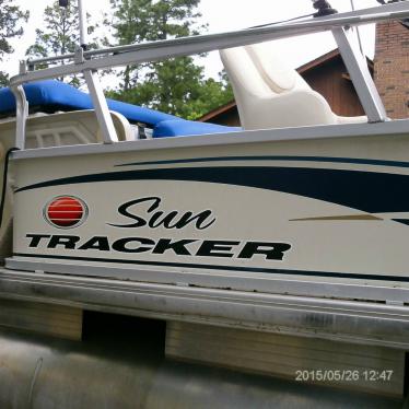 2006 Sun Tracker party barge 21