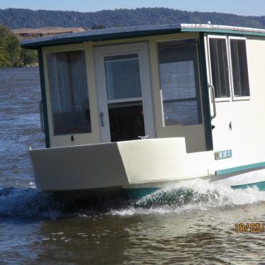 1993 Tracker hydrodyne style house boat conversion