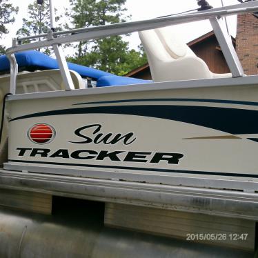 2006 Tracker signature party barge 21
