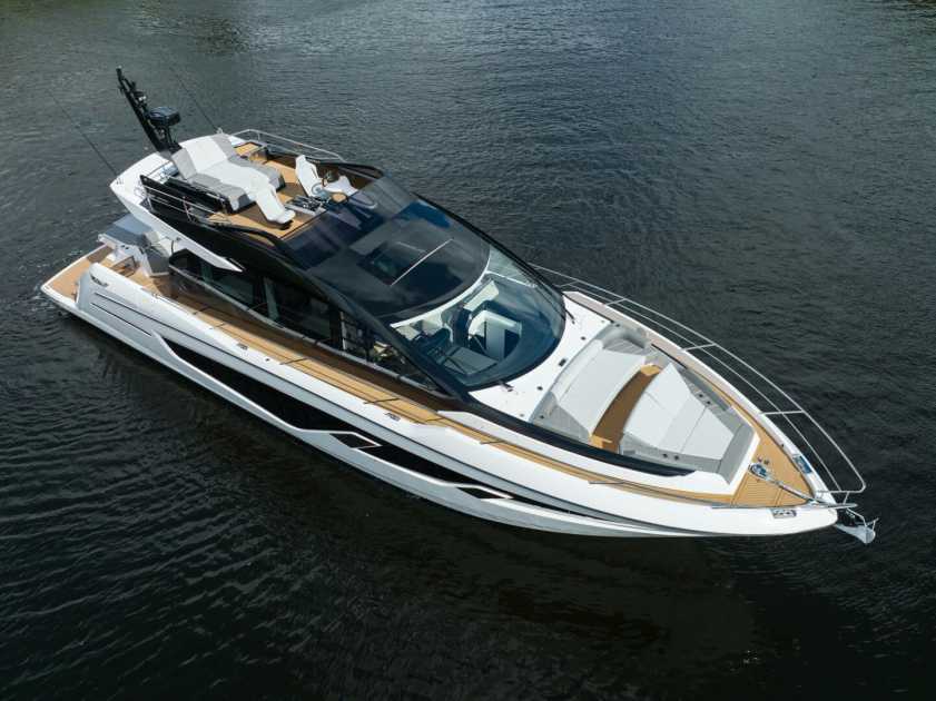 2022 Sunseeker 65 sport yacht
