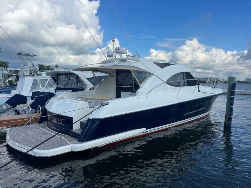 2013 Riviera 5000 sport yacht