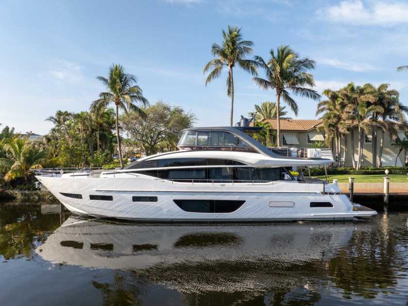 2019 Palm Beach motor yacht