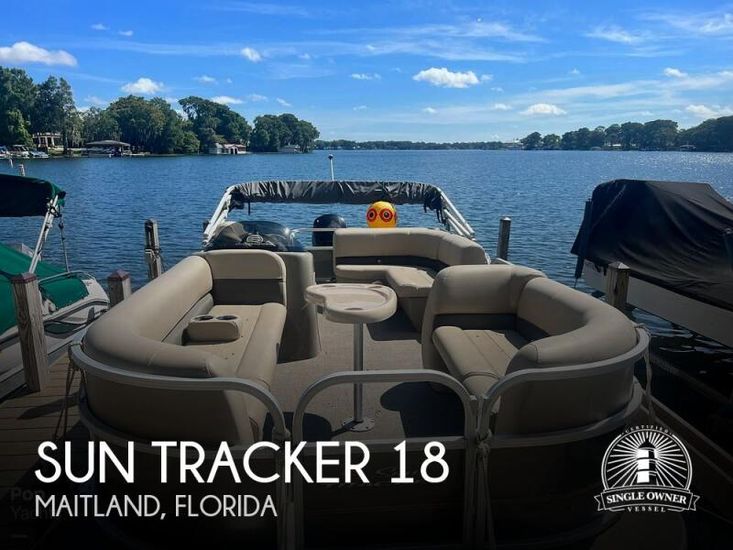 2022 Sun Tracker 18 party barge