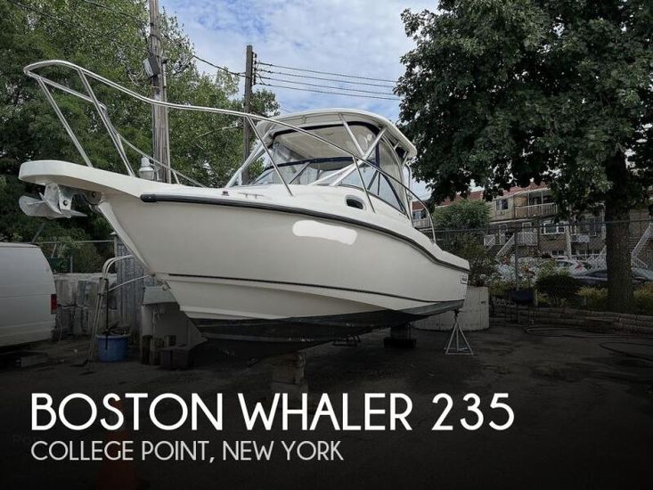 2005 Boston Whaler 235 conquest