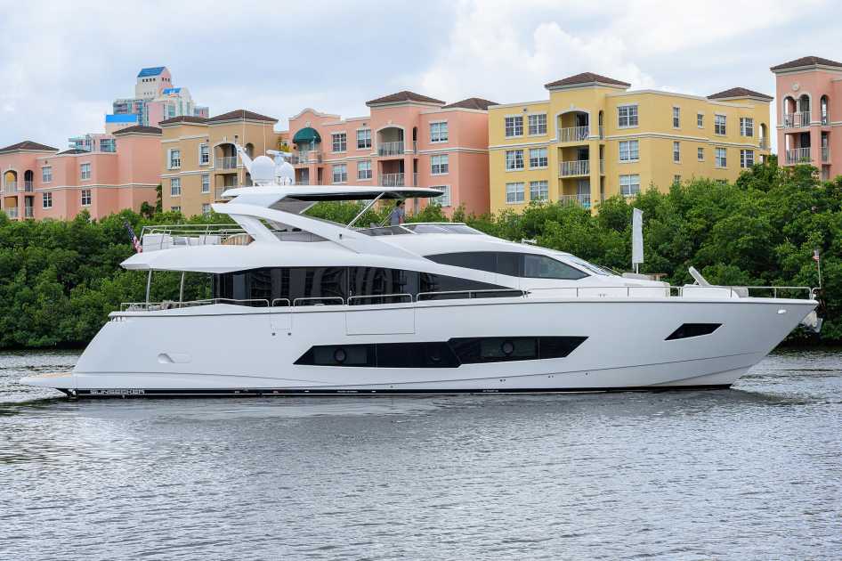 2018 Sunseeker 86 yacht