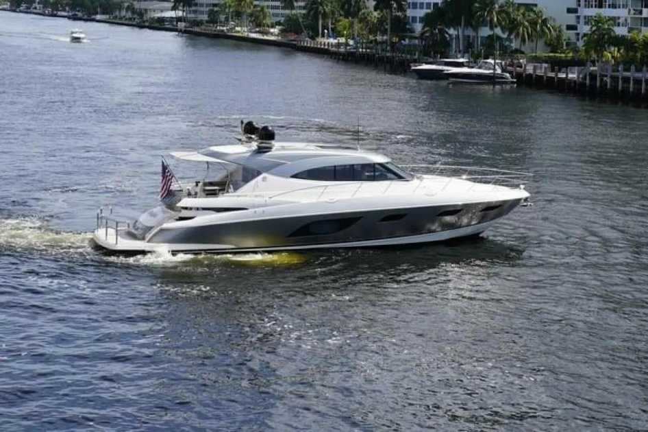 2022 Riviera 6000 sport yacht platinum