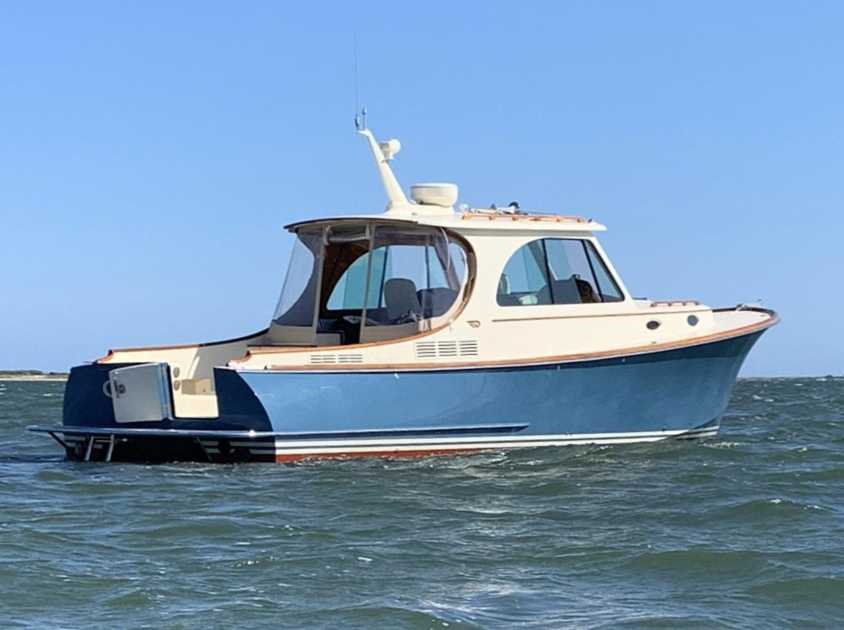 2018 Hinckley 37 picnic boat mkiii