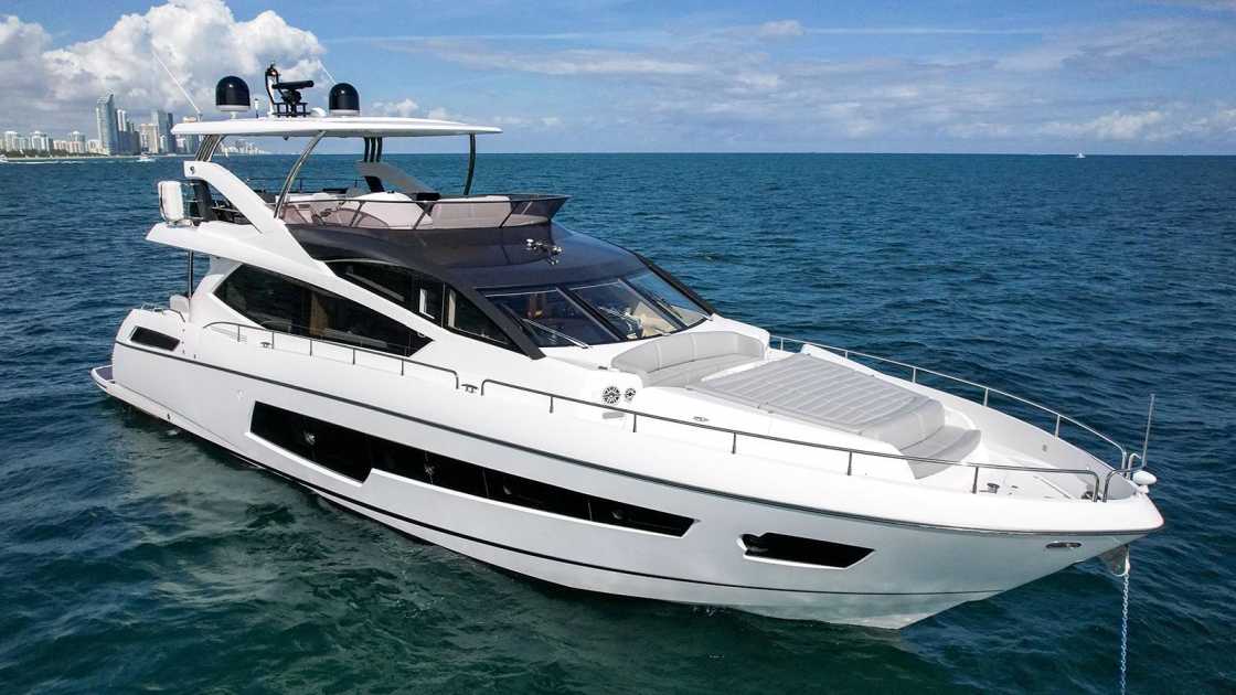 2015 Sunseeker 75 yacht