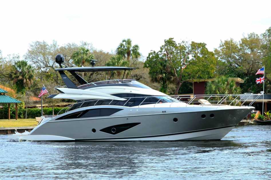 2013 Marquis 630 sport yacht