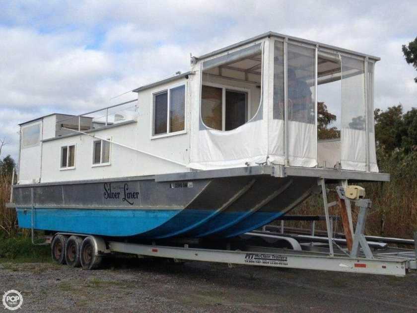 2009 Custom 35 diesel houseboat