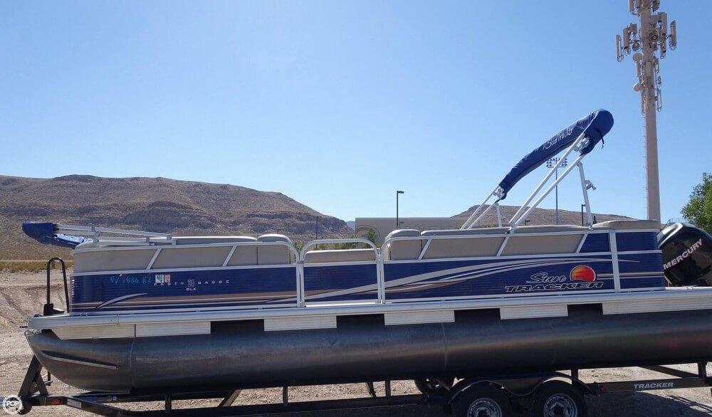 2012 Sun Tracker party barge 24 dlx