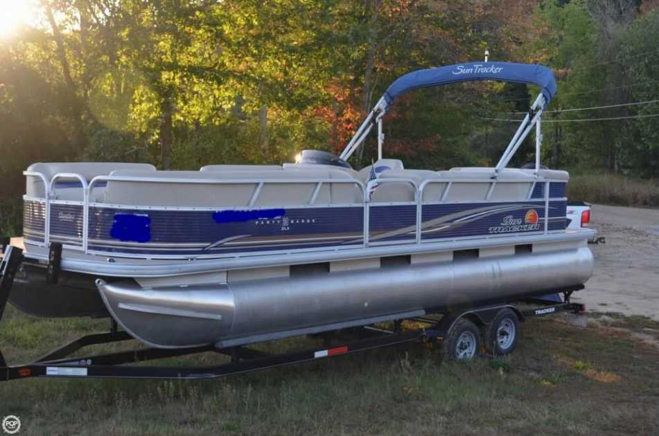 2012 Sun Tracker party barge 24 dlx signature
