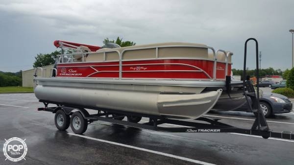 2017 Sun Tracker 20 dlx party barge