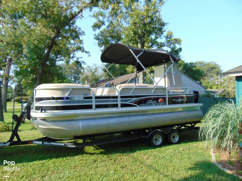 2015 Sun Tracker 22 dlx party barge
