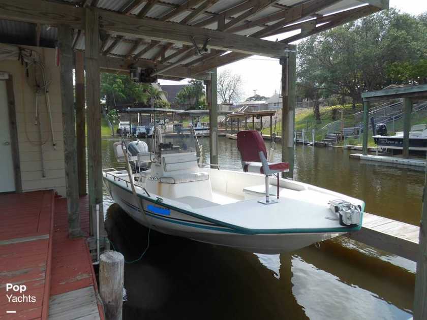 2005 Key Largo bay boat 21