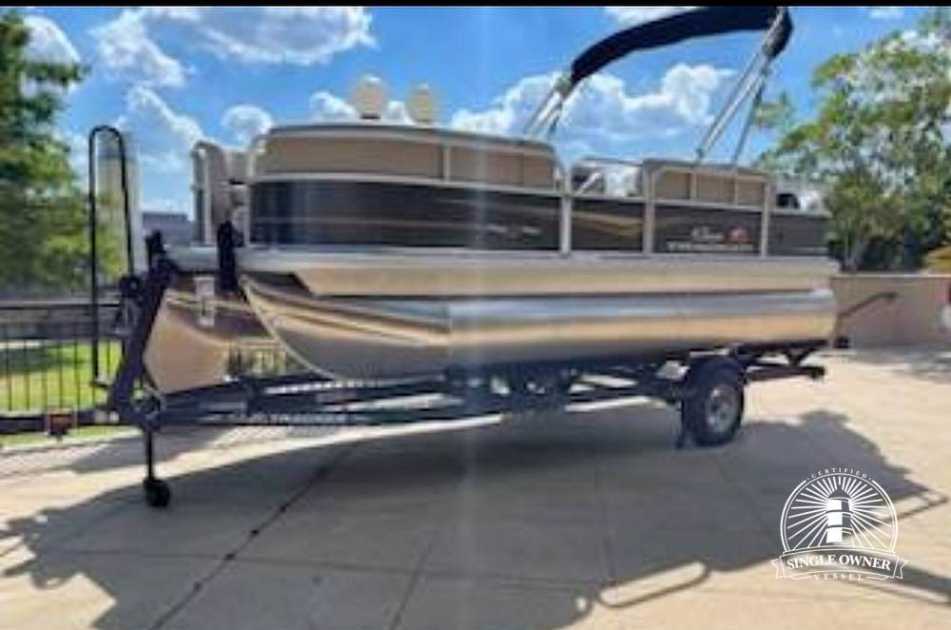 2022 Sun Tracker party barge 18 dlx