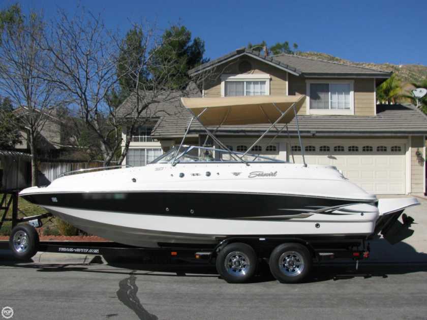 2005 Seaswirl 217 deck boat