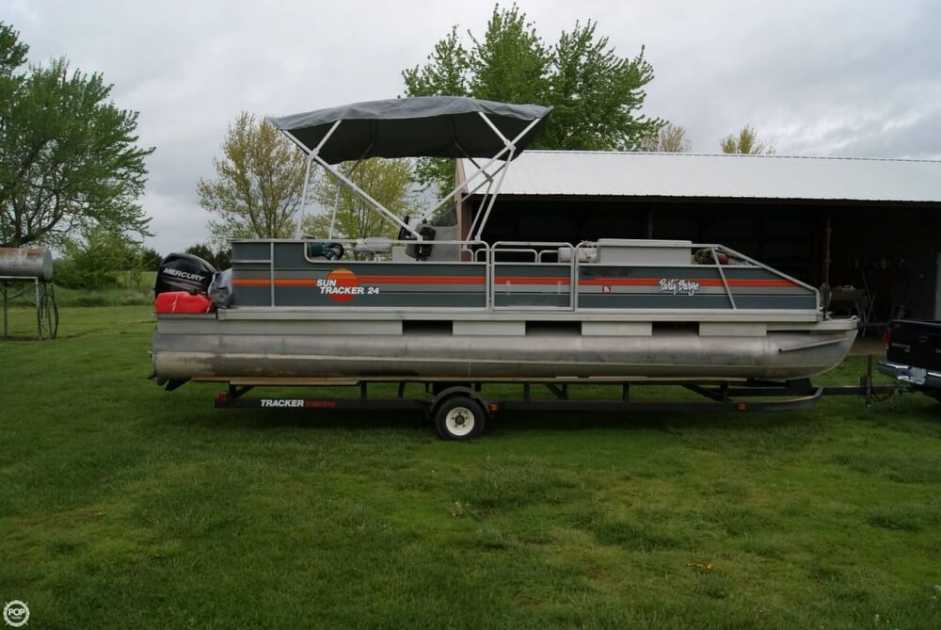 1986 Sun Tracker 24 party barge