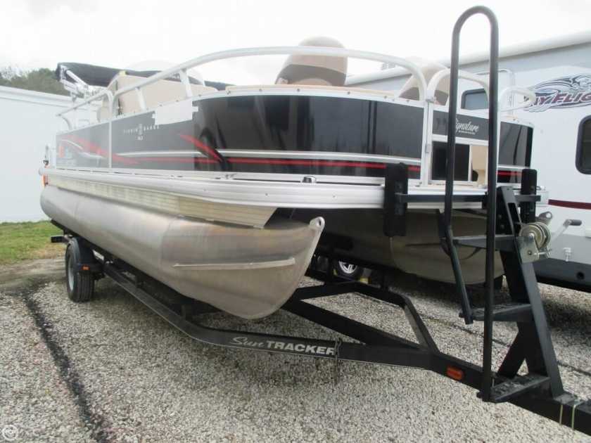 2014 Sun Tracker fishin' barge 22 dlx