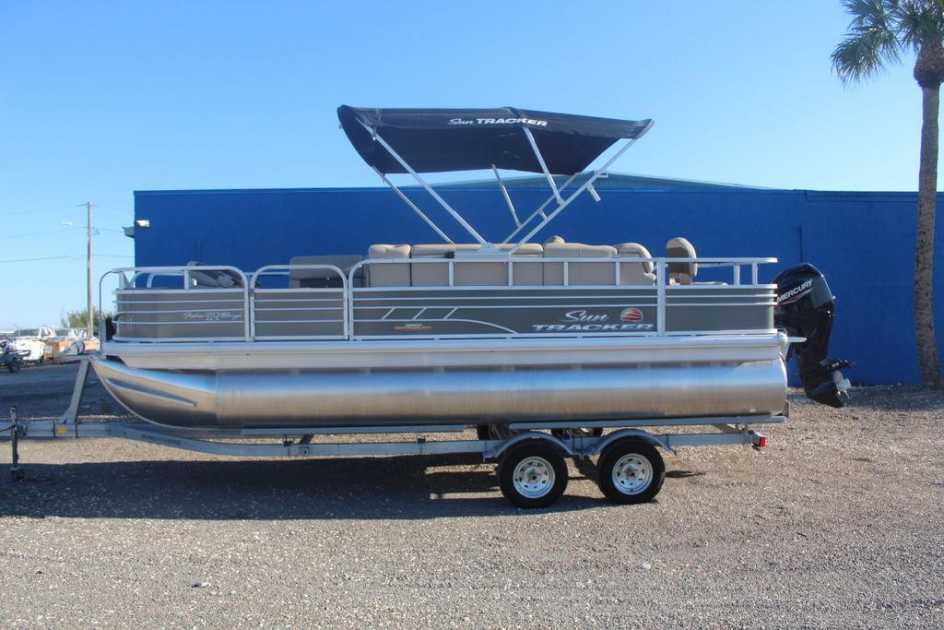 2023 Sun Tracker fishin' barge® 20 dlx