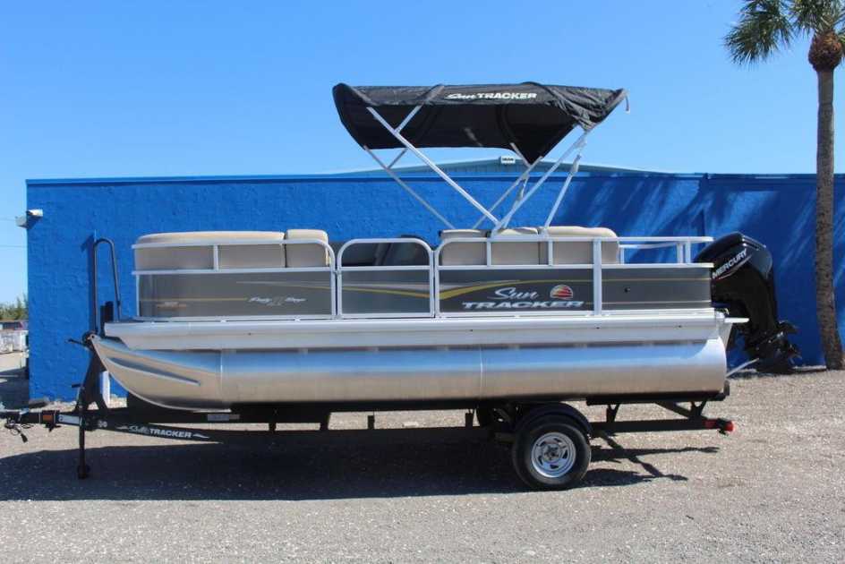 2023 Sun Tracker party barge® 18 dlx