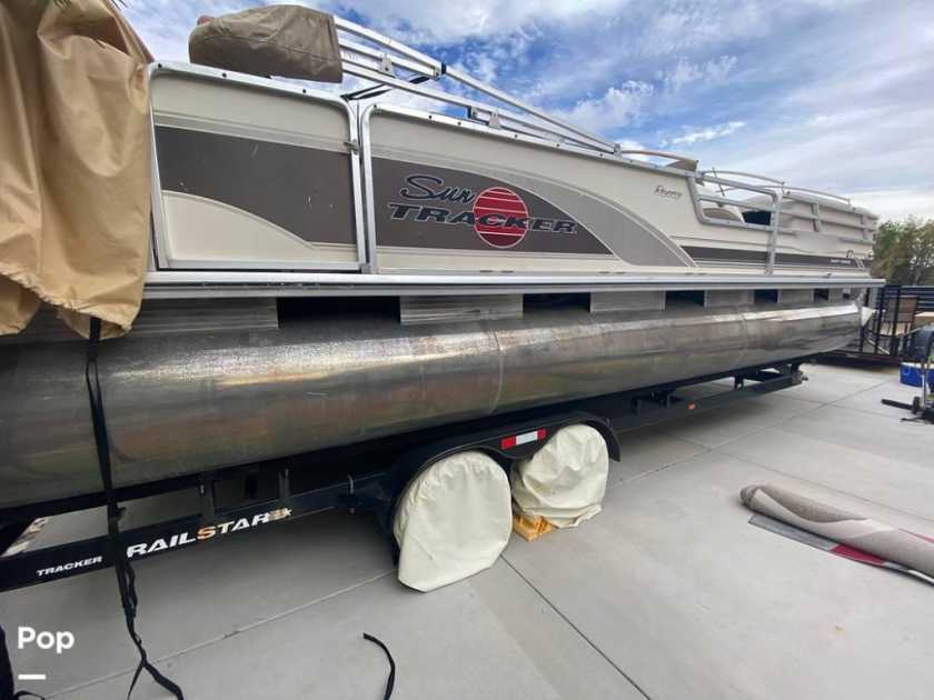2001 Sun Tracker party barge 27