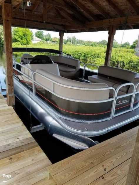 2019 Sun Tracker party barge 18 dlx