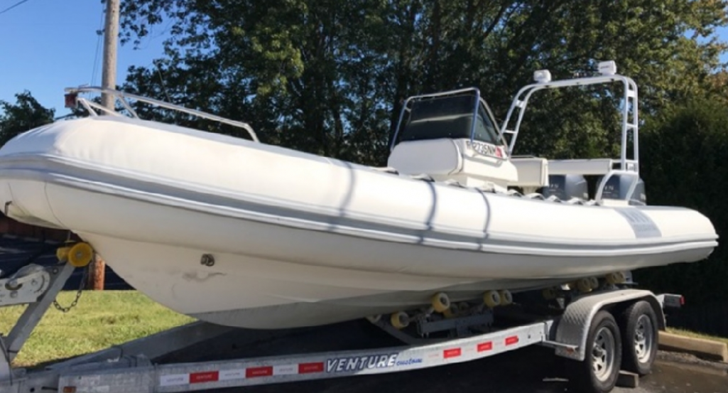 2004 Grand center console with twin 2014 yamaha 115 motors